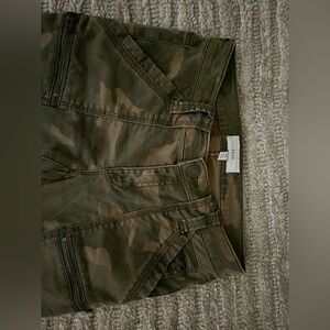 Camo pants with cute zippers on the front.